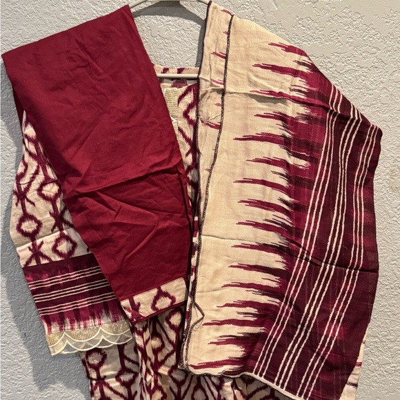 Geometric Patterned Tunic Top - Picture 3 of 3